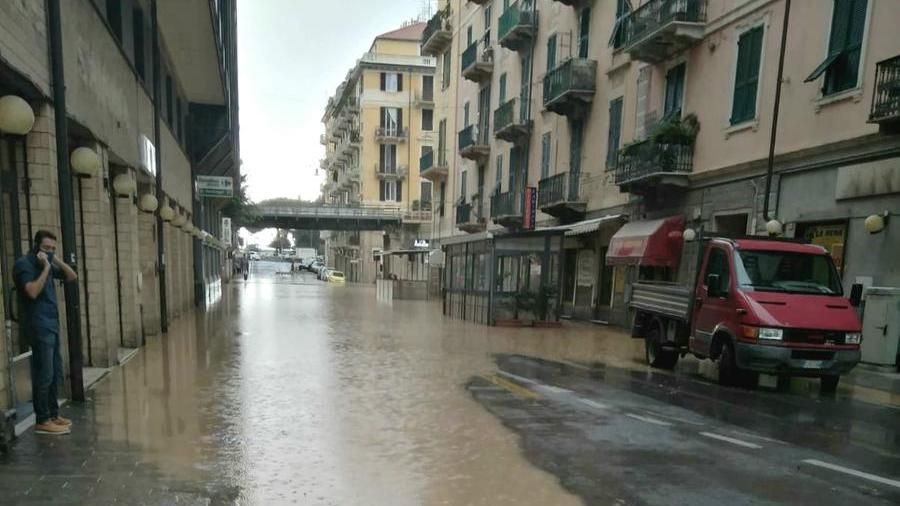 Landslides, floods, closed roads and flooded rivers: Savona province on its knees