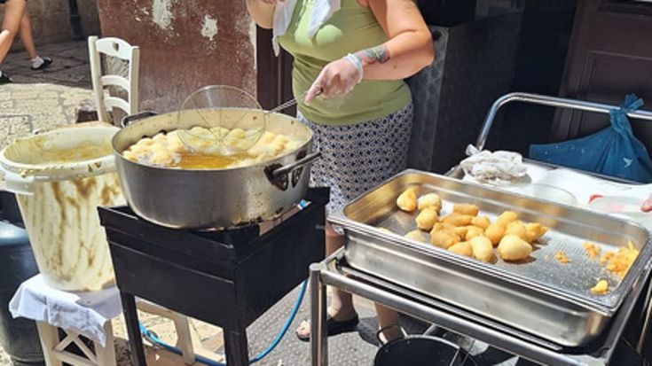 Bari vecchia, dopo le orecchiette è polemica anche per popizze e sgagliozze: "Si mettano in regola"
