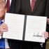 Trump firma le sanzioni alla Cina: soffre Wall Street. Negoziati con l'Ue per sospendere i dazi su acciaio e alluminio