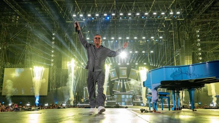 Gigi D’Alessio fa il pieno al Maradona: “Cantare qui è come un altro scudetto”