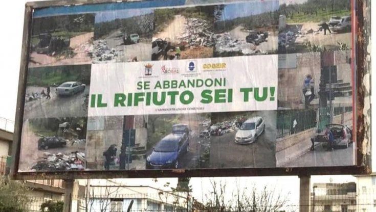 "Se abbandoni il rifiuto sei tu", nel Barese manifesto gigante mostra i trasgressori