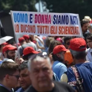 Family day, cattolici in piazza a Roma contro le unioni civili: "Siamo più di un milione"