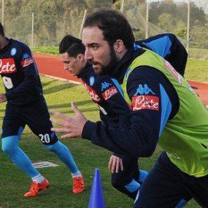 Napoli, Higuain torna in gruppo: pronto per il Genoa