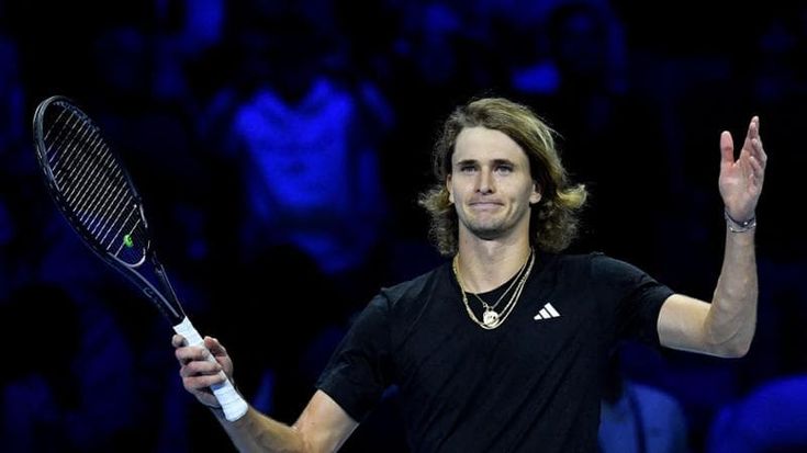 Atp Finals, esordio amaro per Alcaraz: Zverev vince in tre set. Derby russo a Medvedev