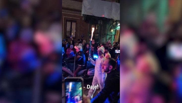Chivu tedoforo, i tifosi: "Accendi la fiamma dello scudetto!". La risposta al romanista: "Daje"