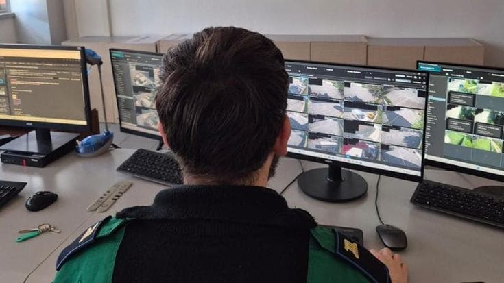 Radar e telecamere nella sala operativa Ama contro ladri, vandali e furbetti