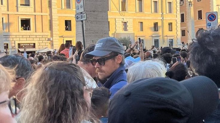 Anche Harry Styles a San Pietro per l’elezione del Papa