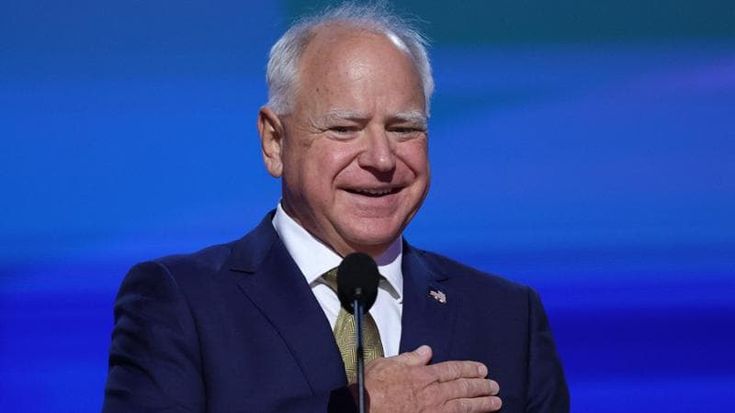 Il vicepresidente Tim Walz si presenta agli americani: è lui la chiave per i voti del Midwest