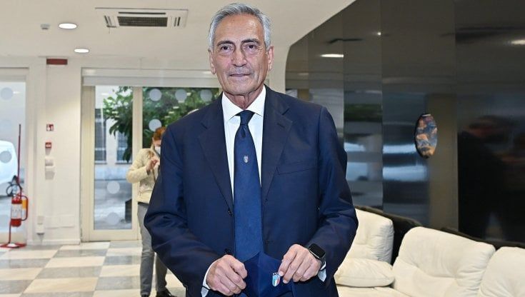 Gravina: "Giocatori inginocchiati? Non imponiamo nulla". Letta: "Gli azzurri si inginocchino tutti"