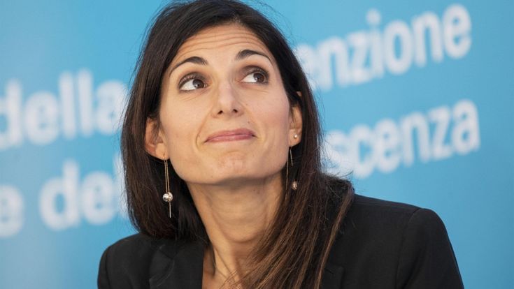 La strategia di Raggi: strappare il sì del Pd uniti contro la destra