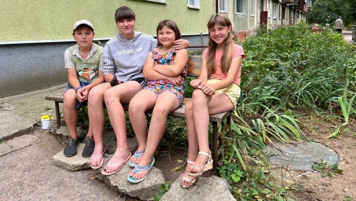 Ucraina, tra le famiglie del Donetsk che non vogliono evacuare: “Tanto i russi qui non arrivano”