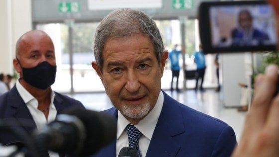 Sicilia, linea dura di Musumeci sui migranti: "Chiudo hotspot e centri di accoglienza"