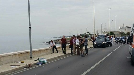 Bari, moto si schianta sul lungomare: vittima una 19enne, casco non omologato