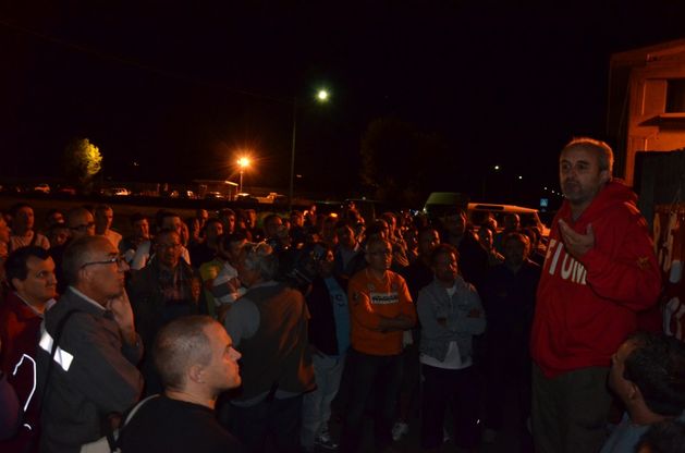 Riva Acciaio licenzia, la protesta degli operai