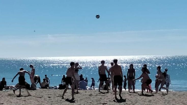 Ostia, la stagione infinita del mare di Roma: proroga al 31 ottobre tra i “wunderbar” dei turisti