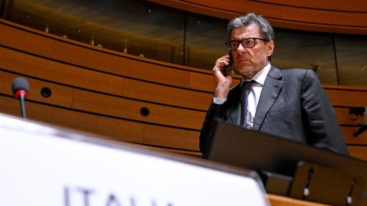 “Tasseremo le imprese”. Giorgetti chiede sacrifici e spaventa la Borsa