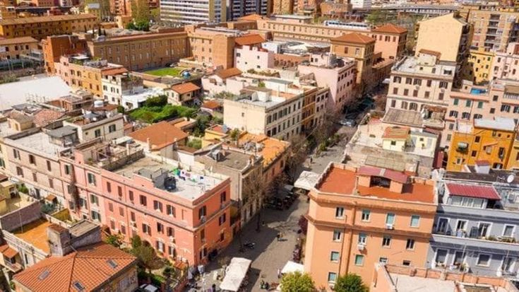 La Capitale degli sfratti: a Roma sono 4 al giorno mentre è boom di b&b