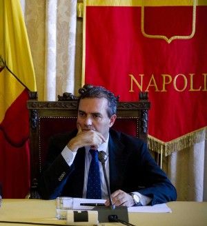 Gelo su de Magistris:<br />"Basta parole, ci ascolti"