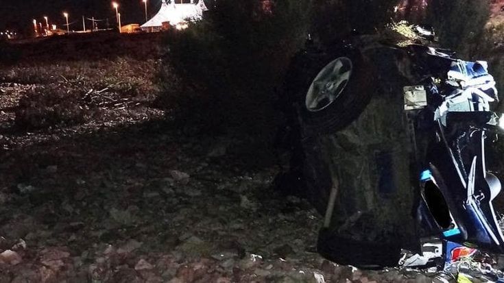 Bari, indagato per omicidio colposo il 18enne alla guida dell’auto finita sugli scogli. Nell’incidente è morto il 19enne Francesco Damiani