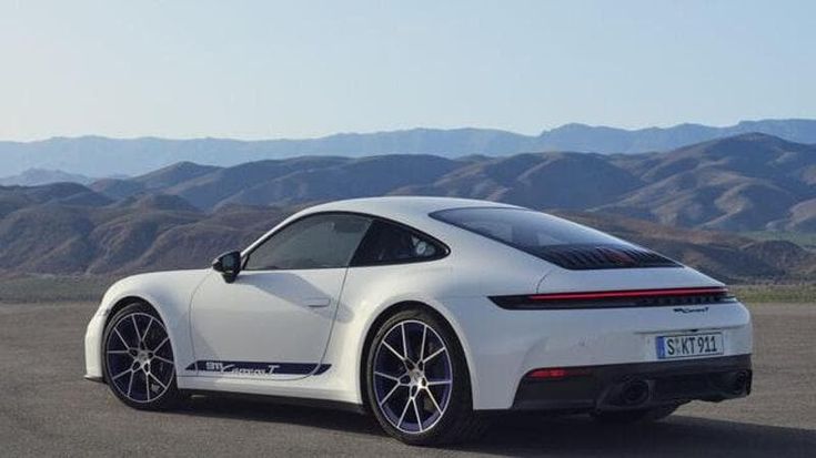 Cambio manuale, non solo Ferrari. Ecco le sportive in listino con leva e pedale della frizione