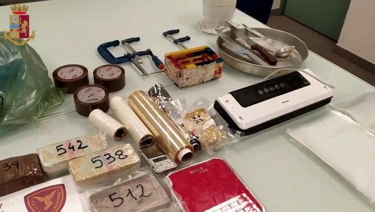 Spaccio di droga, operazioni tra Milano Rogoredo e Lainate contro i pusher: decine di arresti