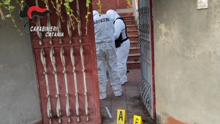Uomo ucciso nella notte a San Gregorio, fermato il fratello