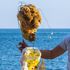 Cilento, dai rifiuti del mare un artista crea marionette e maschere