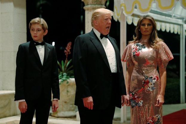 Capodanno, Melania Trump spende 4mila dollari per il vestito ma Ivanka le ruba la scena