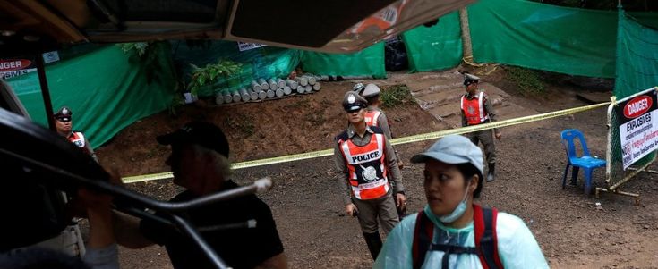 Thailandia, al via il salvataggio nella grotta di Tham Luang. I ragazzi partono scortati da due sub