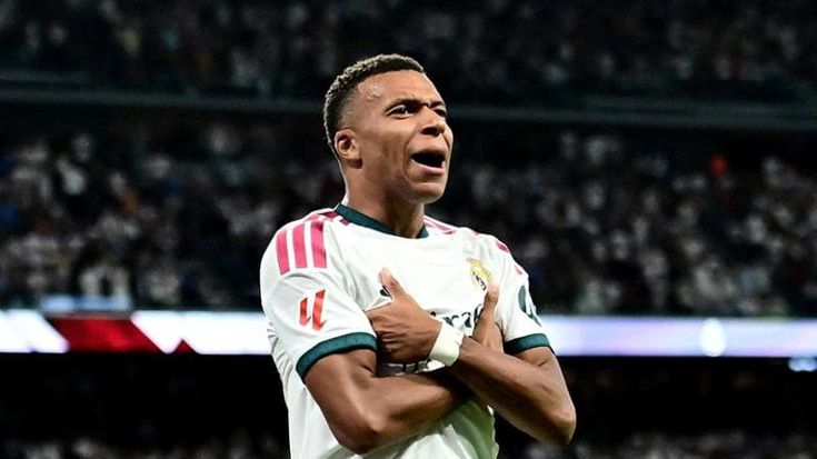 Mbappé lascia Nike e si accorda con ON: calzerà le scarpe firmate Federer