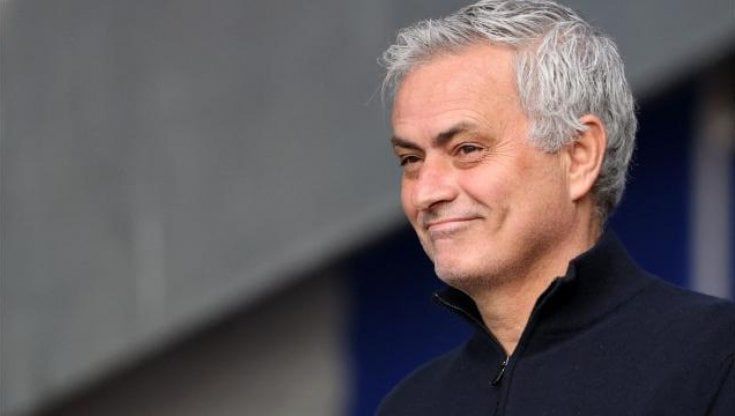 Mourinho alla Roma: "Così de botto, senza senso".  Clacson in città e social in estasi