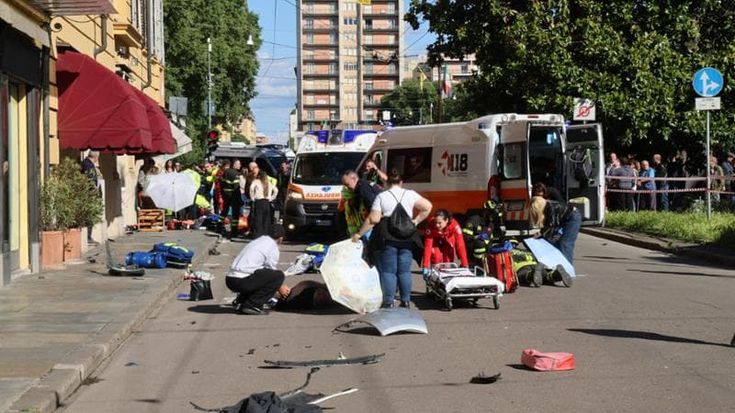 Auto sulla folla a Modena, prima vittima dopo 2 mesi