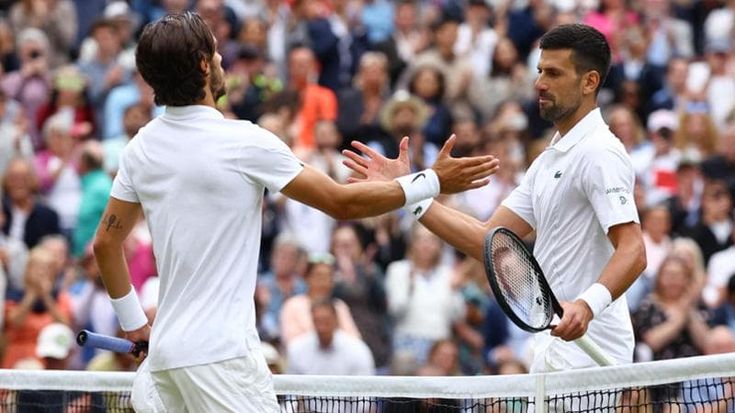 Musetti ko in semifinale a Wimbledon, Djokovic vince 6-4, 7-6, 6-4. Il serbo sfiderà in finale Alcaraz