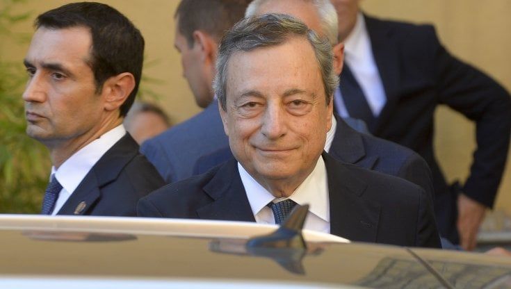Draghi ancora nel limbo: "Ci sono buone ragioni per andare e buone ragioni per restare"