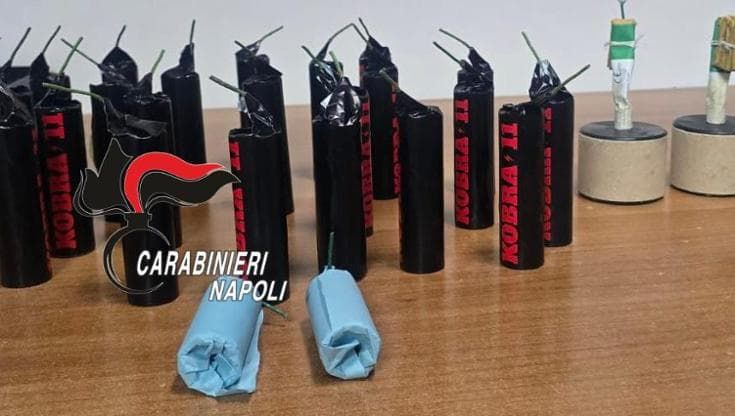 Napoli, trasportavano 29 ordigni 'Cobra' in auto con i figli di due e dieci anni: arrestati