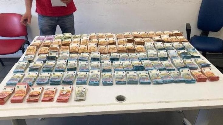 “Click day immigrati per noi è l’America”. Quei contanti in casa degli avvocati