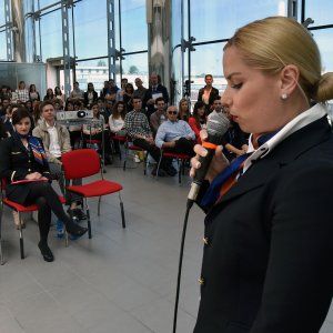 Blue Air cerca 60 assistenti di volo, centinaia in coda a Caselle