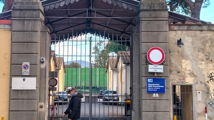 Spedizione punitiva al centro per minori di viale Corsica a Firenze, sequestrati coltelli e bastoni