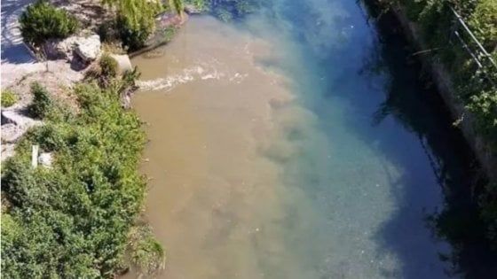 Il fiume Sarno torna inquinato. Il sindaco di Castellammare: "Un crimine contro l’ecosistema, violato il diritto alla salute”