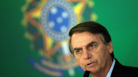 Bolsonaro posta un video hard per denunciare gli eccessi del Carnevale: rivolta web contro il presidente brasiliano