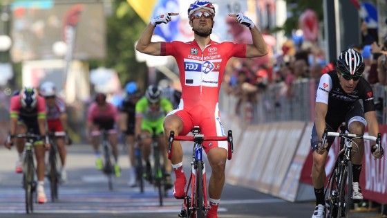 Giro d'Italia, Bouhanni fa tris allo sprint. Evans resta in maglia rosa