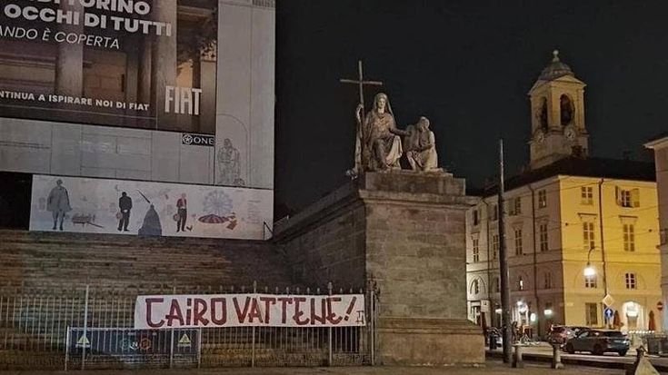 Nuova contestazione granata, striscioni in città contro Cairo