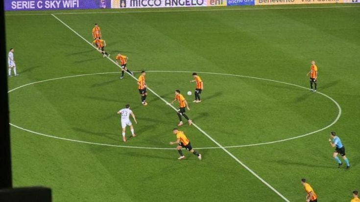 Catania, addio sogni di gloria: al Benevento lo scontro diretto. Trapani ko, pari per il Siracusa