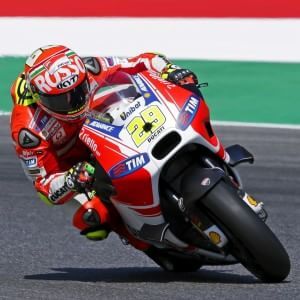 MotoGp, Mugello: pole per Iannone, solo ottavo Rossi. Molto indietro Marquez