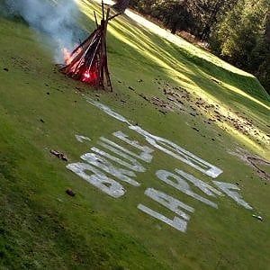 La Gendarmerie ferma due anarchici dopo la protesta che ha danneggiato il campo da golf della Lavazza