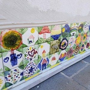 Potenza, su novecento mattonelle variopinte la storia di una comunità 
