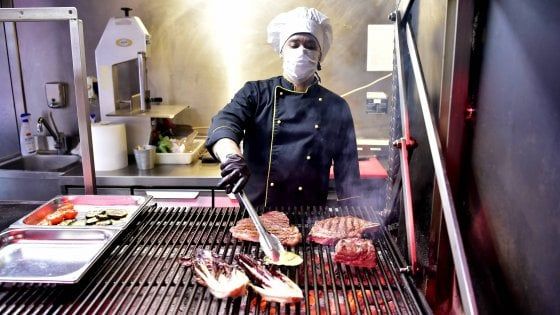 L'allarme della Fipe: rischiano di chiudere 50mila ristoranti, pizzerie e bar