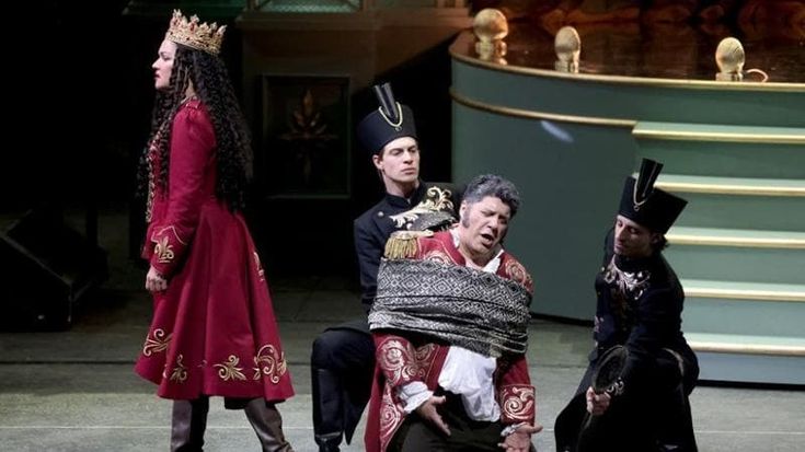 Alessandro Talevi alla Scala: “Come Trump, Nabucco si sente dio in terra e diventa un oppressore”