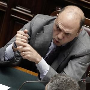 Strage di migranti, Alfano: "Riferiremo al Parlamento, ma forse non compete a me"