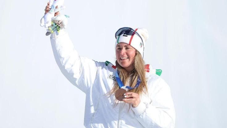 Milano Cortina, Moioli torna sul podio dopo la caduta: "Questo bronzo l'ho fatto sudare anche a voi"